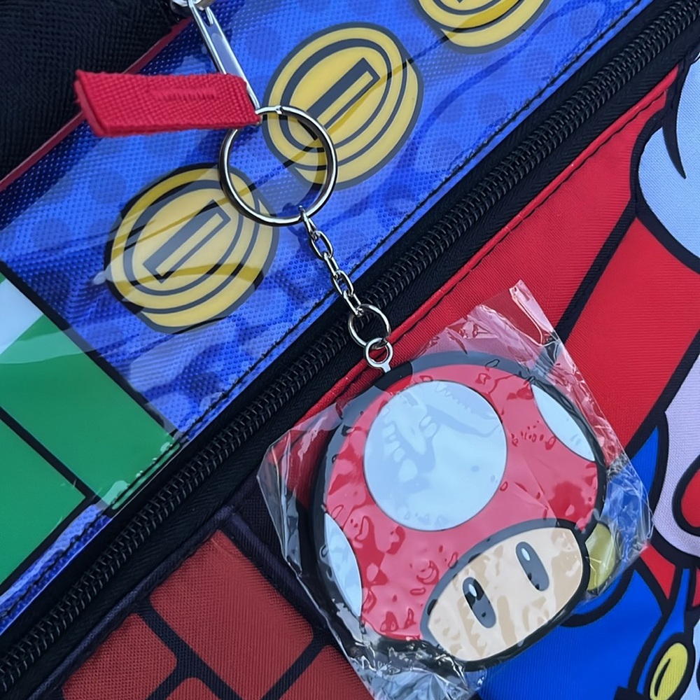 Super Mario Backpack - includes Keychain - Picture 3 of 9